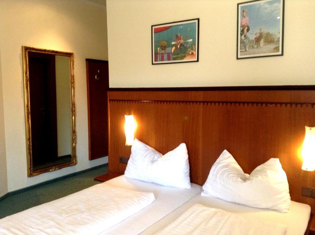 Hotel Gasthof Sonne Ашах-ан-дер-Донау Екстериор снимка