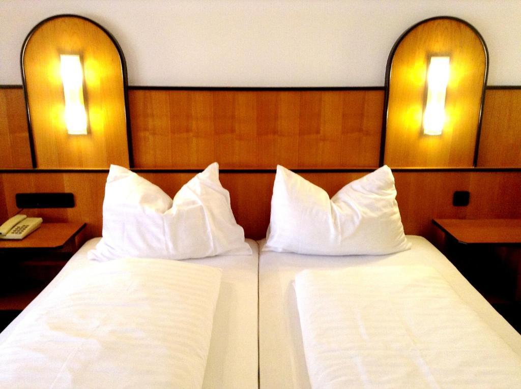 Hotel Gasthof Sonne Ашах-ан-дер-Донау Стая снимка