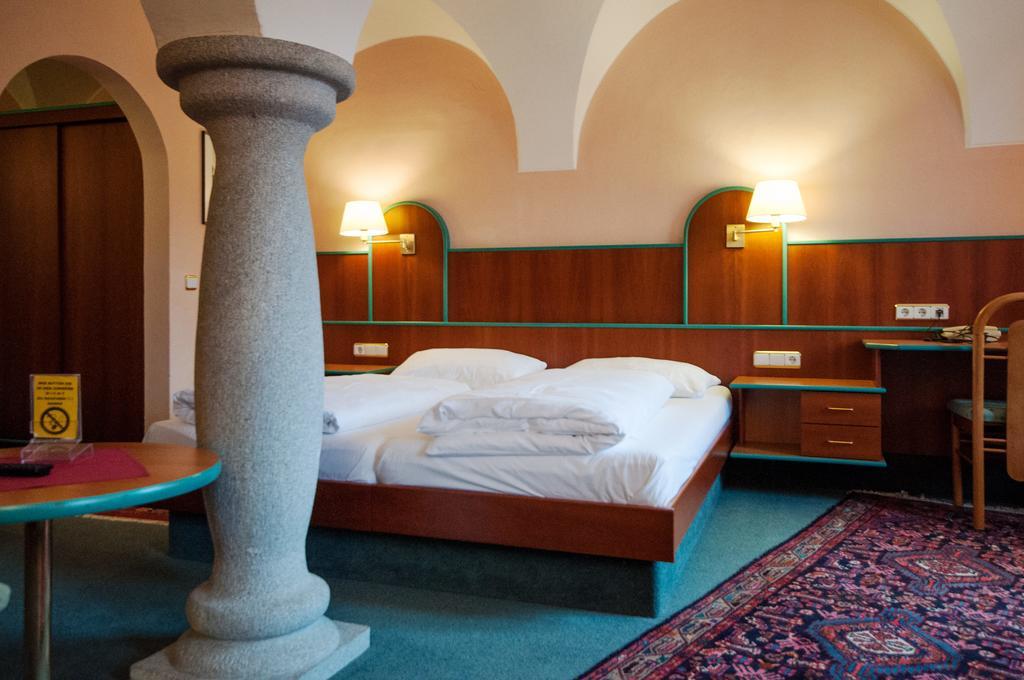 Hotel Gasthof Sonne Ашах-ан-дер-Донау Екстериор снимка