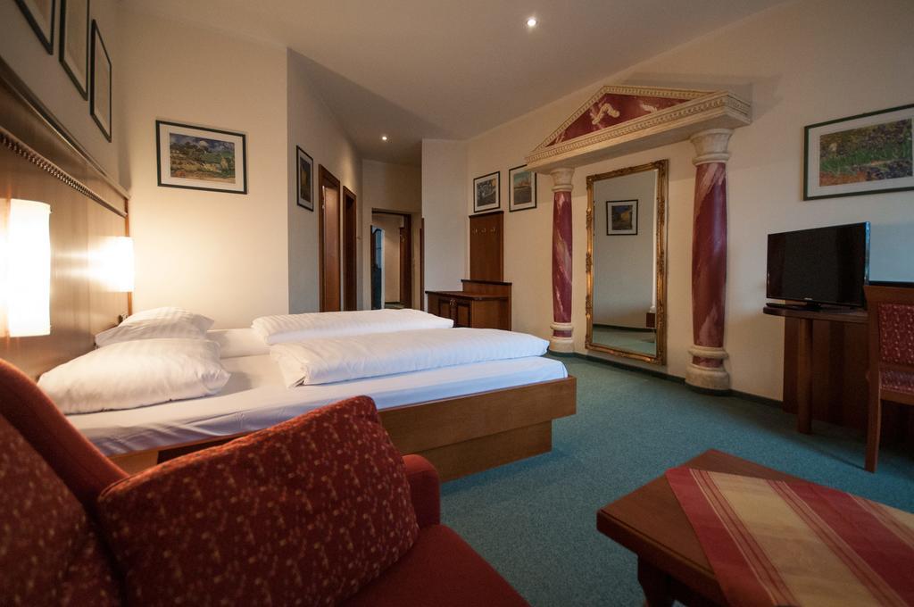 Hotel Gasthof Sonne Ашах-ан-дер-Донау Екстериор снимка