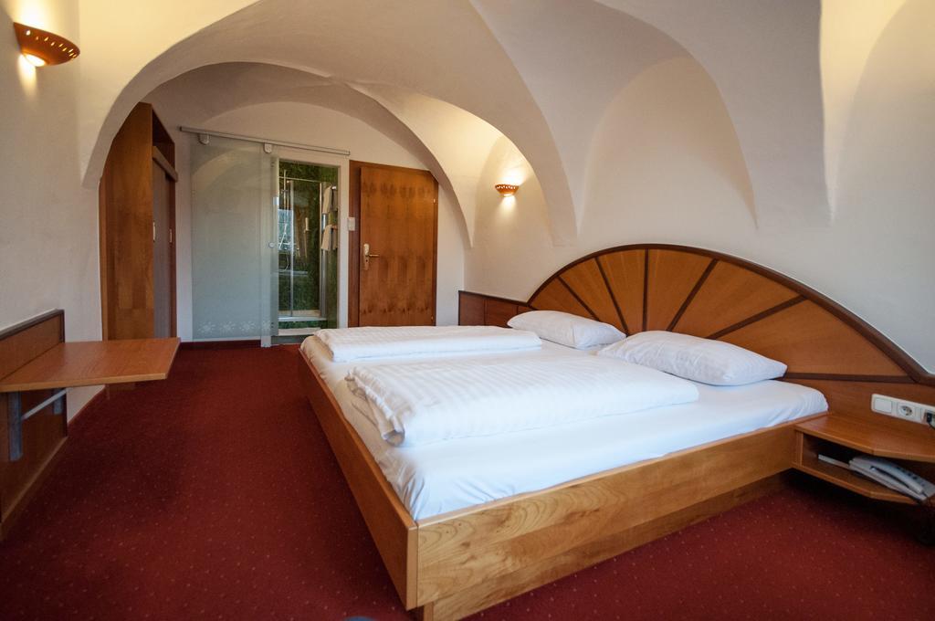 Hotel Gasthof Sonne Ашах-ан-дер-Донау Екстериор снимка