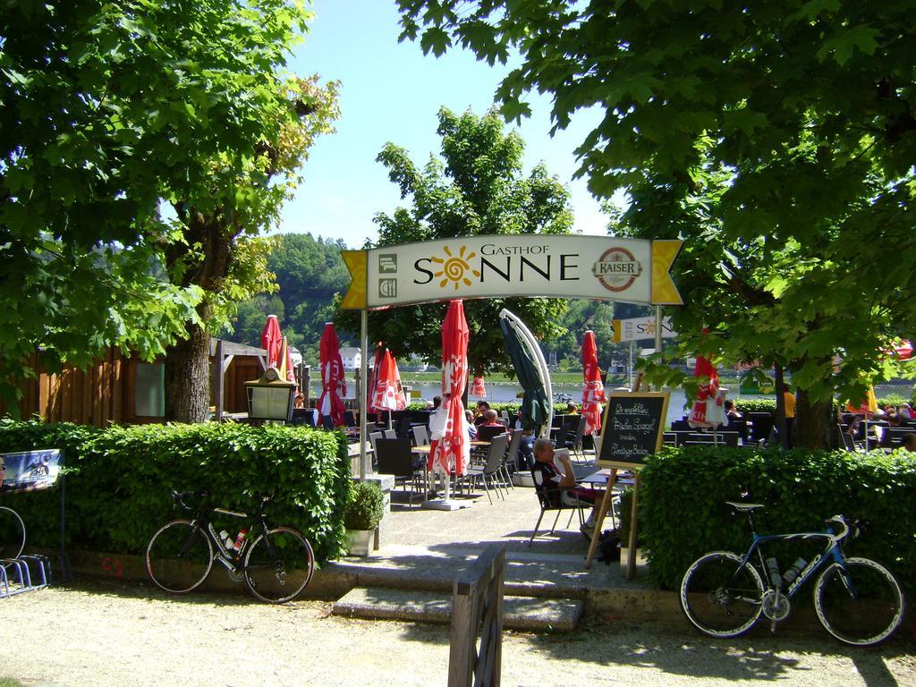 Hotel Gasthof Sonne Ашах-ан-дер-Донау Екстериор снимка