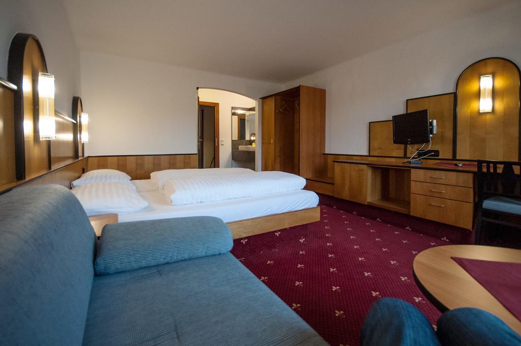 Hotel Gasthof Sonne Ашах-ан-дер-Донау Екстериор снимка